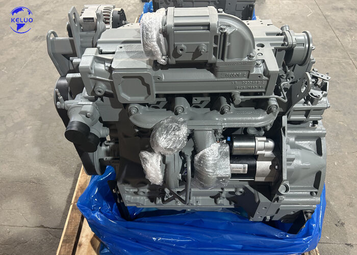 Động cơ BF4M2012C / BF4M2012 hoàn toàn mới 98kW, 2100 rpm cho cuộn đường rung.